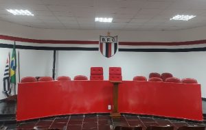 Mesa do Conselho Deliberativo do Botafogo (Foto: André Regula)